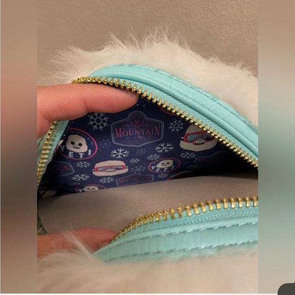 Yeti loungefly - Picture 3 of 3